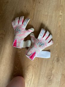 Louth goalkeeper gloves