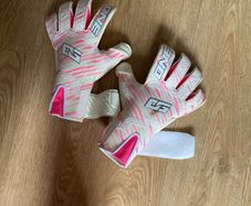 Louth goalkeeper gloves