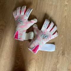Louth goalkeeper gloves