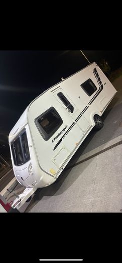 fixed bed caravan