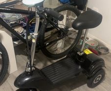 Electric mobility scooter
