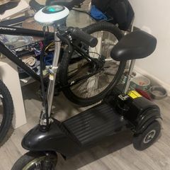 Electric mobility scooter