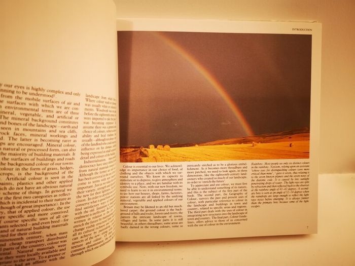 Britain in view: Colour and the landscape (Helen Dillon's copy)