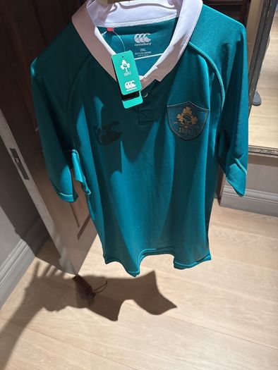 BNWT Canterbury