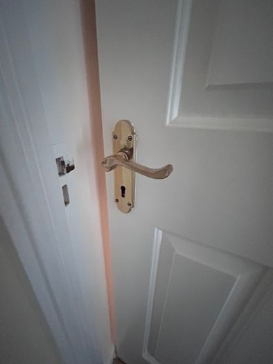 7 Internal Doors 5 Narrow and 2 Standard
