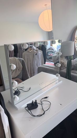 Make-Up Mirror with Lights