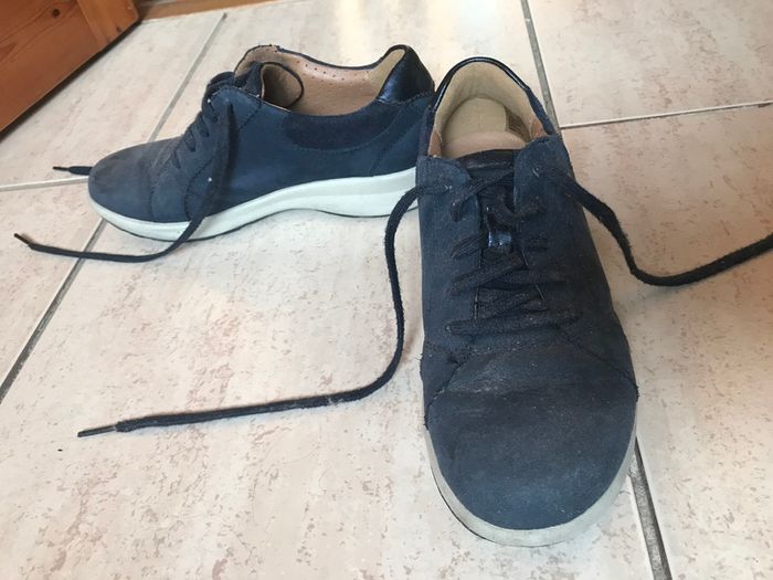 (Lot of 25) Ladies' Shoes Size 3/36