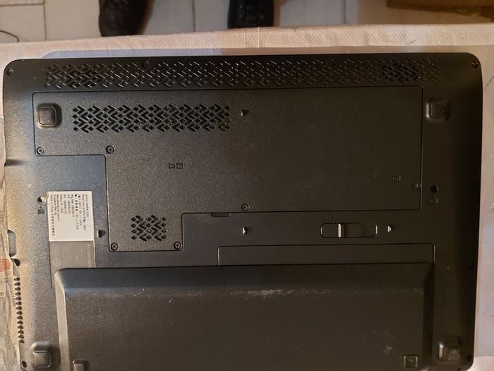Lenovo Ideapad U350, Model 2963, Intel Core 2 Solo CPU U3500, 1.4GHz, 4GB Ram, 230GB SSD,  Windows 7 professional 32 bit, Opera, Firefox, Chrome and VLC