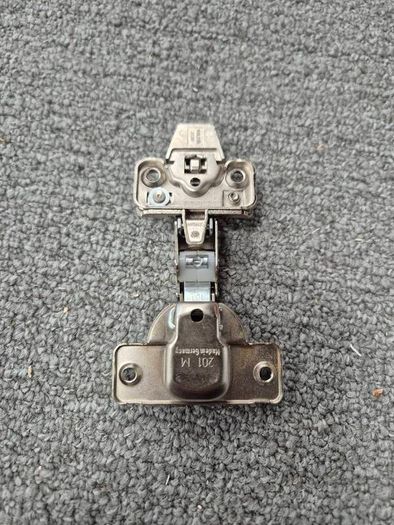 Hinges 1 euro each