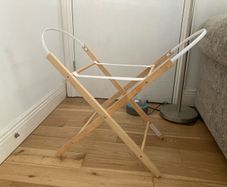 moses basket stand