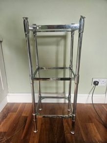 Glass plant table