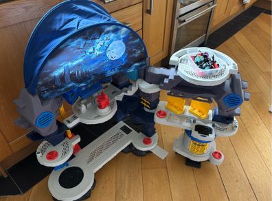 Imaginext Super Surround Batcave Working Lights and Sounds plus Figures