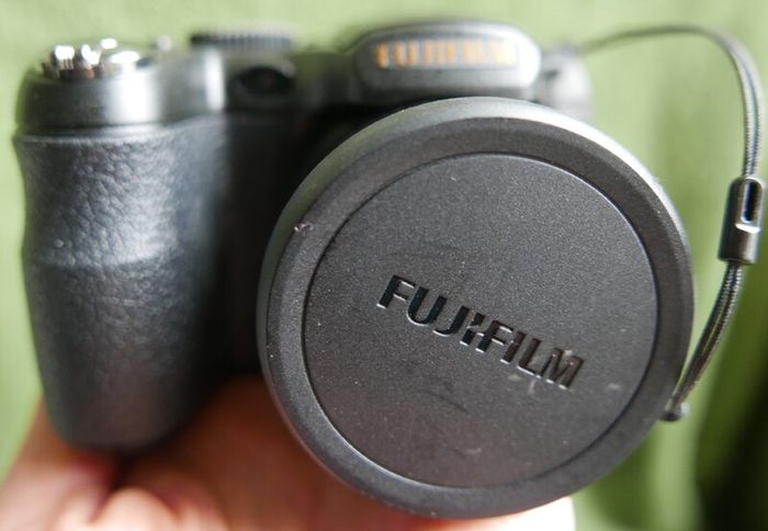 FUJIFILM FINEPIX S2800HD Digital Camera 14.0MP 18x Optical Zoom and Bag Tested
