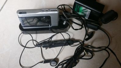 Sony Walkman NW-HD1 Silver (20GB) Digital Media Player (works well)