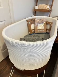 Snoo Smart Bassinet + brand new sacks, sheet and mattress