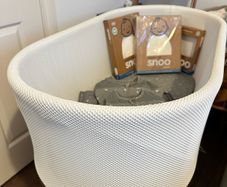 Snoo Smart Bassinet + brand new sacks, sheet and mattress