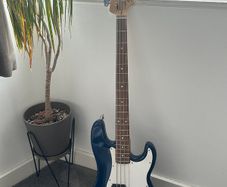 Electric bass - Fender Squier P-Bass Affinity Series