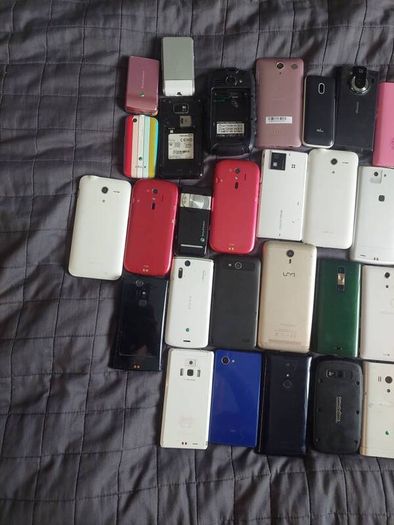 Joblot of 38 Phones Mostly for Parts or Repair