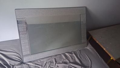 mirrors little scratches on it hardly notice