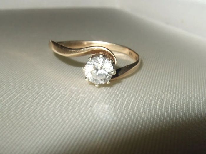 Vintage 14k Gold Twist Solitaire Ring