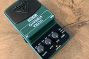BEHRINGER UV300 Ultra Vibrato pedal (Boss VB-2 copy)