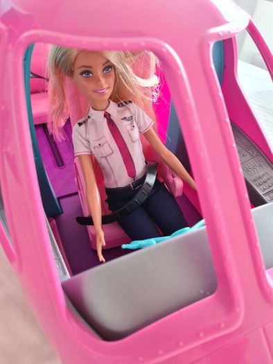 Barbie airplane and pilot Barbie
