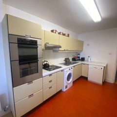 Kitchen units and white goods