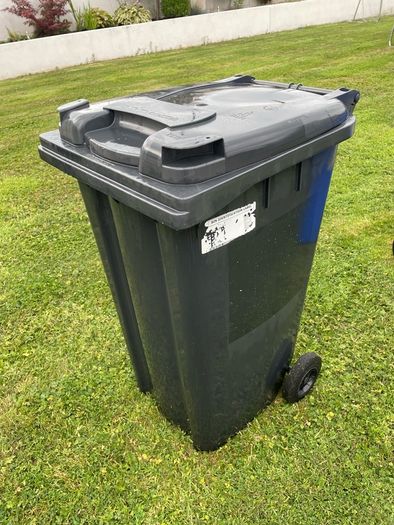 wheelie bin