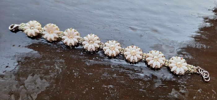 Bracelet handmade with pearl