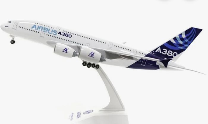 NEW BOXED LARGE Airbus A380 Scale Model Aircraft