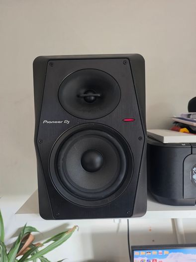 Pioneer vm70 x 2 dj speakers