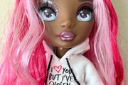 Rainbow High Darya Roselynn Doll
