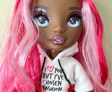 Rainbow High Darya Roselynn Doll
