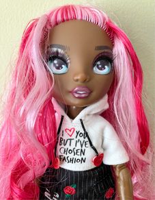Rainbow High Darya Roselynn Doll