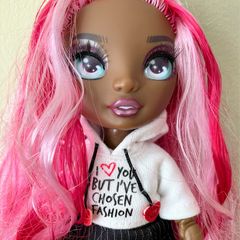 Rainbow High Darya Roselynn Doll
