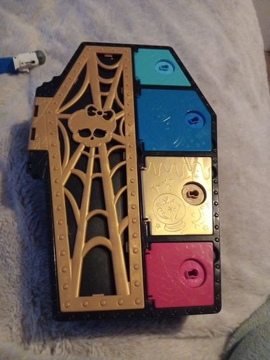 monster high wardrobe