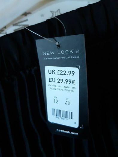 New  Look Plain Pleated  Black Skirt. S.12. B.N.W.T.
