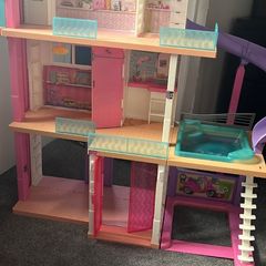 Barbie doll house