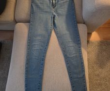 Levis Mile High Super Skinny / Size 29