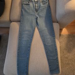 Levis Mile High Super Skinny / Size 29