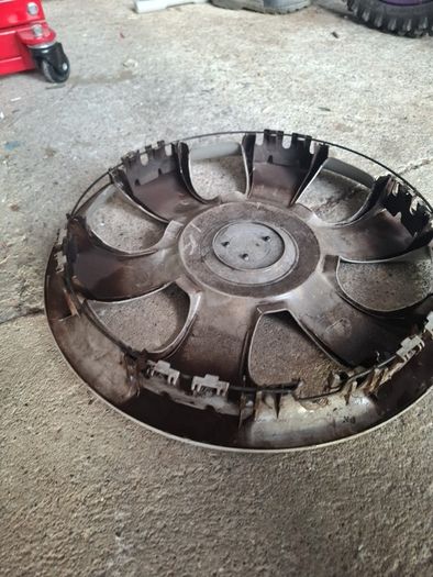 Toyota Yaris original wheel trim #2 with small crack