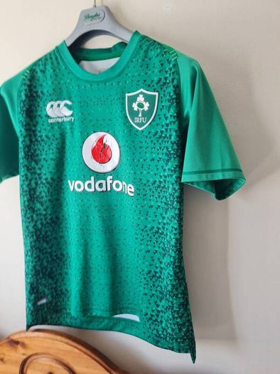 2018-20 Canterbury ireland rugby shirt Size large in good condition