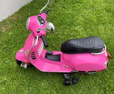 Vespa Scooter 7.2V Lithium Electric Ride On Pink