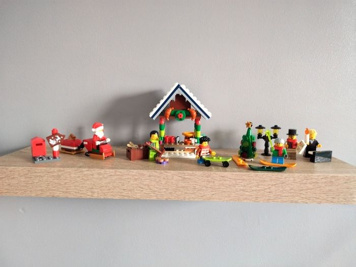 LEGO Winter Village Accessories and Mini Figures Bundle 1