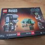 LEGO Star Wars Brick Headz 75317  The Mandalorian & The Child Image 2