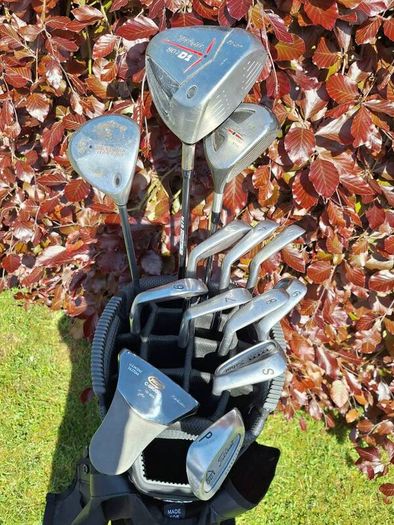 Golf clubs. Titleist set