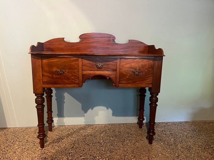 Antique William IV Mahogany Low Sideboard - Compact Size
