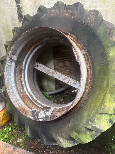 Pair of duel tractor tyres