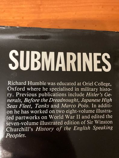 War book 'Submarines.The Illustrated History'