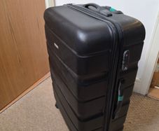 Large Suitcase (max check in size)